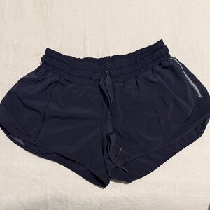 Lululemon low rise hotty hot shorts 2.5”